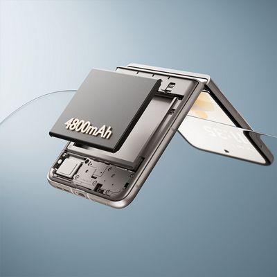 Motorola razr shown in an exploded view, highlighting the internal 3800mAh battery and hinge design.
