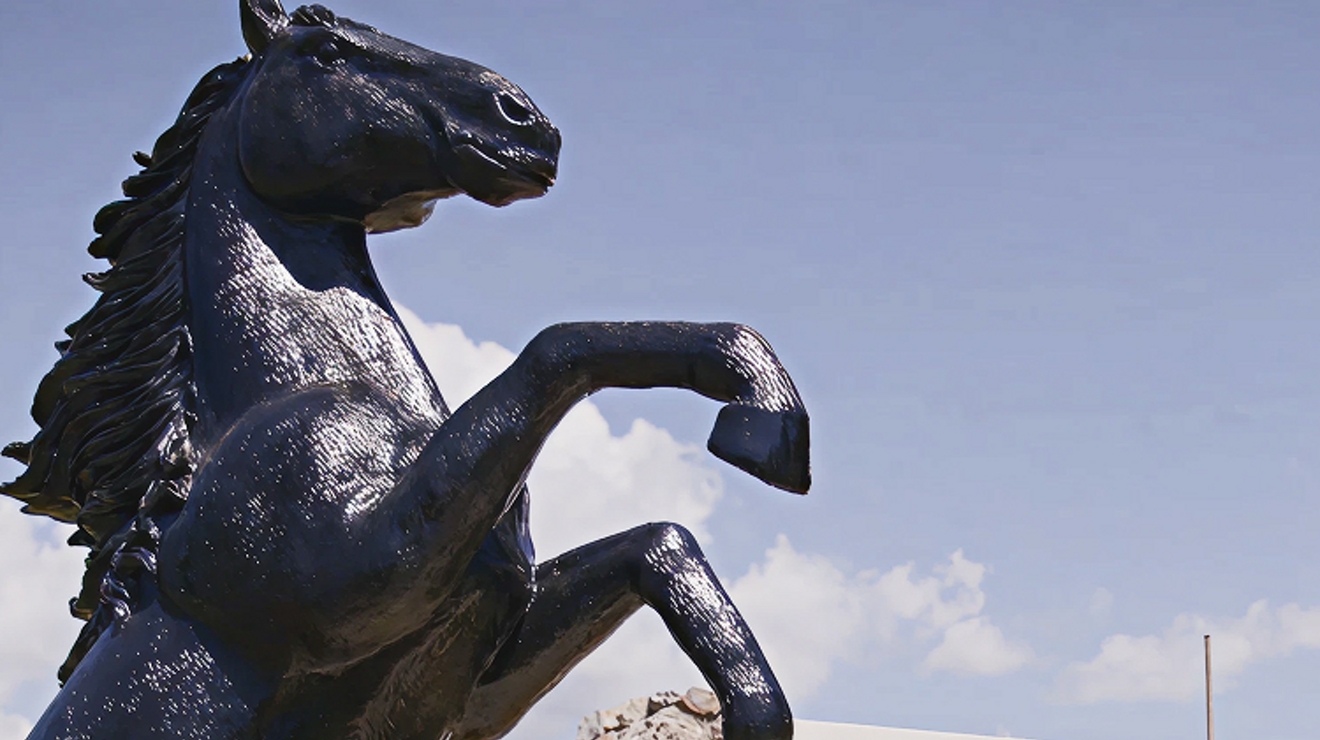 Large statue of a horse against the sky