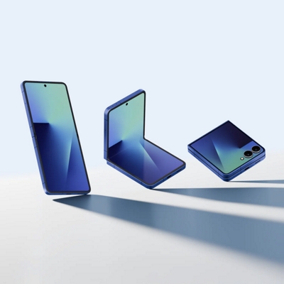 Three blue Galaxy Z Flip7 smartphones displayed in a row, one extended to full length, one bent in an “L” shape, and one fully folded into half size.