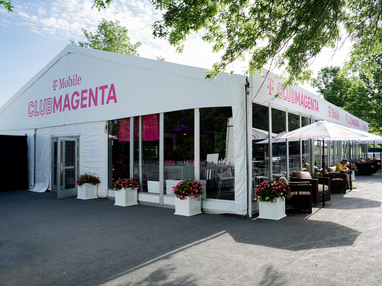 Club Magenta exterior.