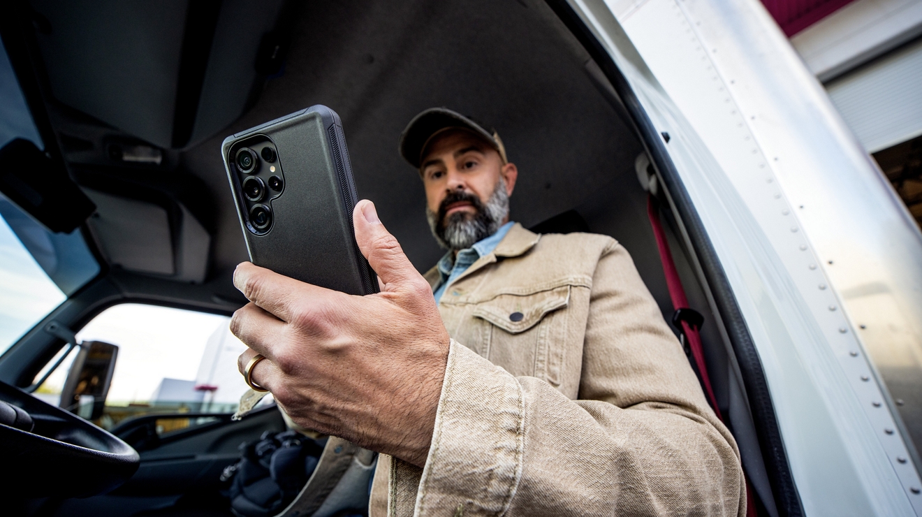 A technician in a truck calls a client using T-Mobile for Microsoft Teams to confirm an appointment.