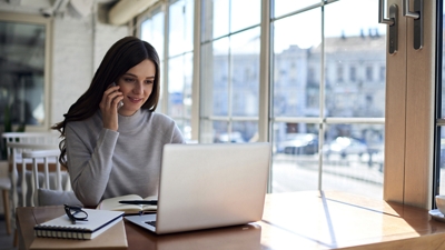 A financial advisor uses T-Mobile for Microsoft Teams on their laptop to work with a client remotely.