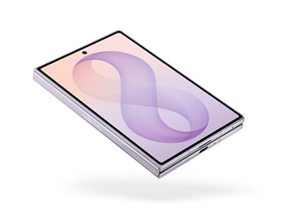 Front view of the lightweight, pocket-sized Galaxy Z Fold8.