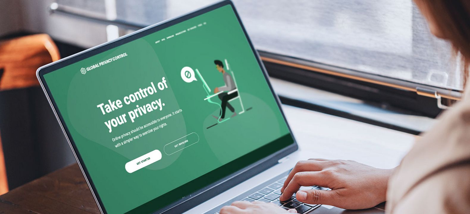 Customer reviewing the Global Privacy Control website on her laptop.