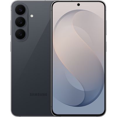 Se muestra la parte frontal y posterior de un smartphone Samsung Galaxy S26 FE negro.