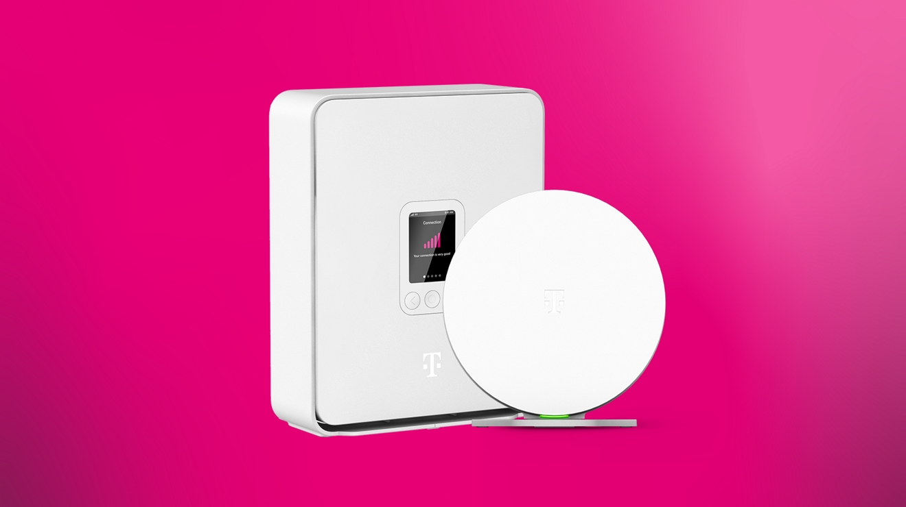 Wi-Fi 7 gateway and a mesh Wi-Fi extender are set together. 