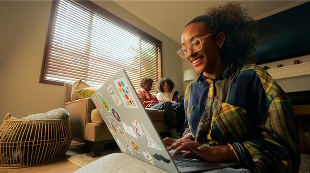 A city at dusk overlaid with connectivity arcs representing 5G network slices.