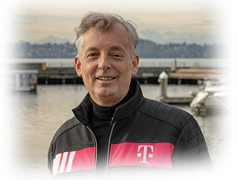 Headshot of Ulf Ewaldsson smiling.